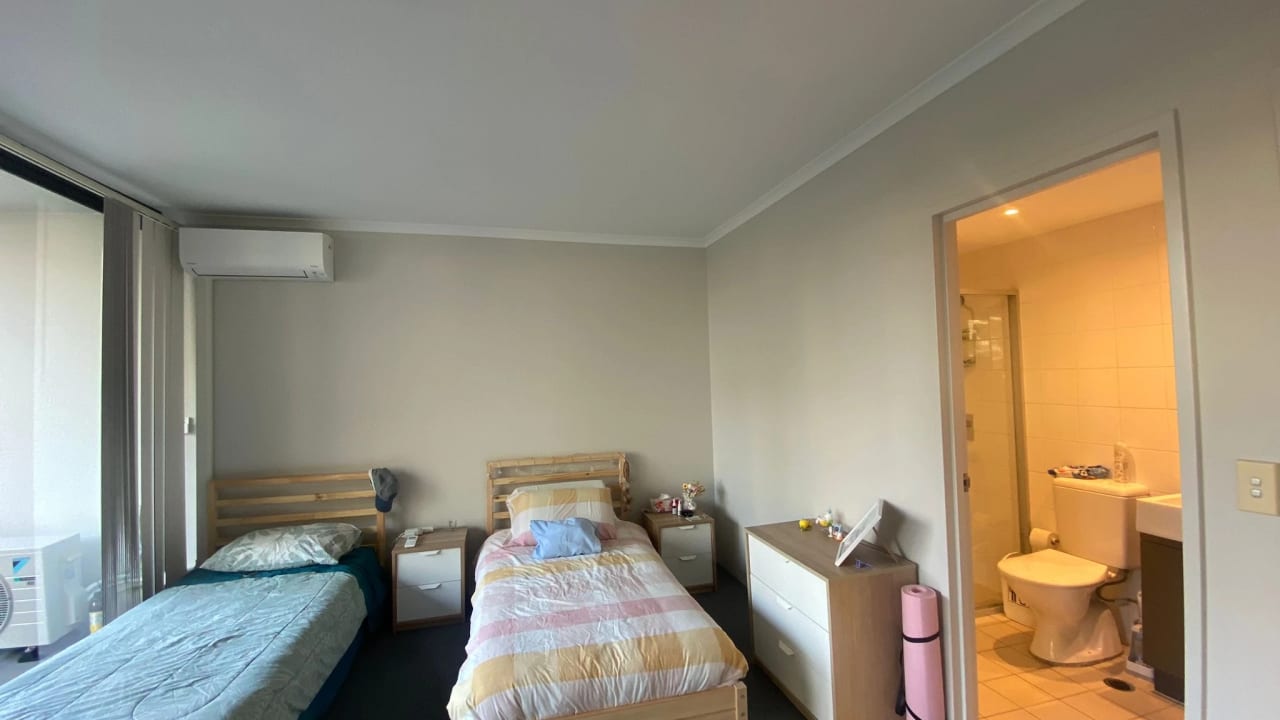 Furnished room with ensuite in a flatshare