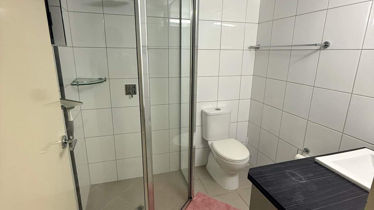 Furnished room with ensuite in a flatshare