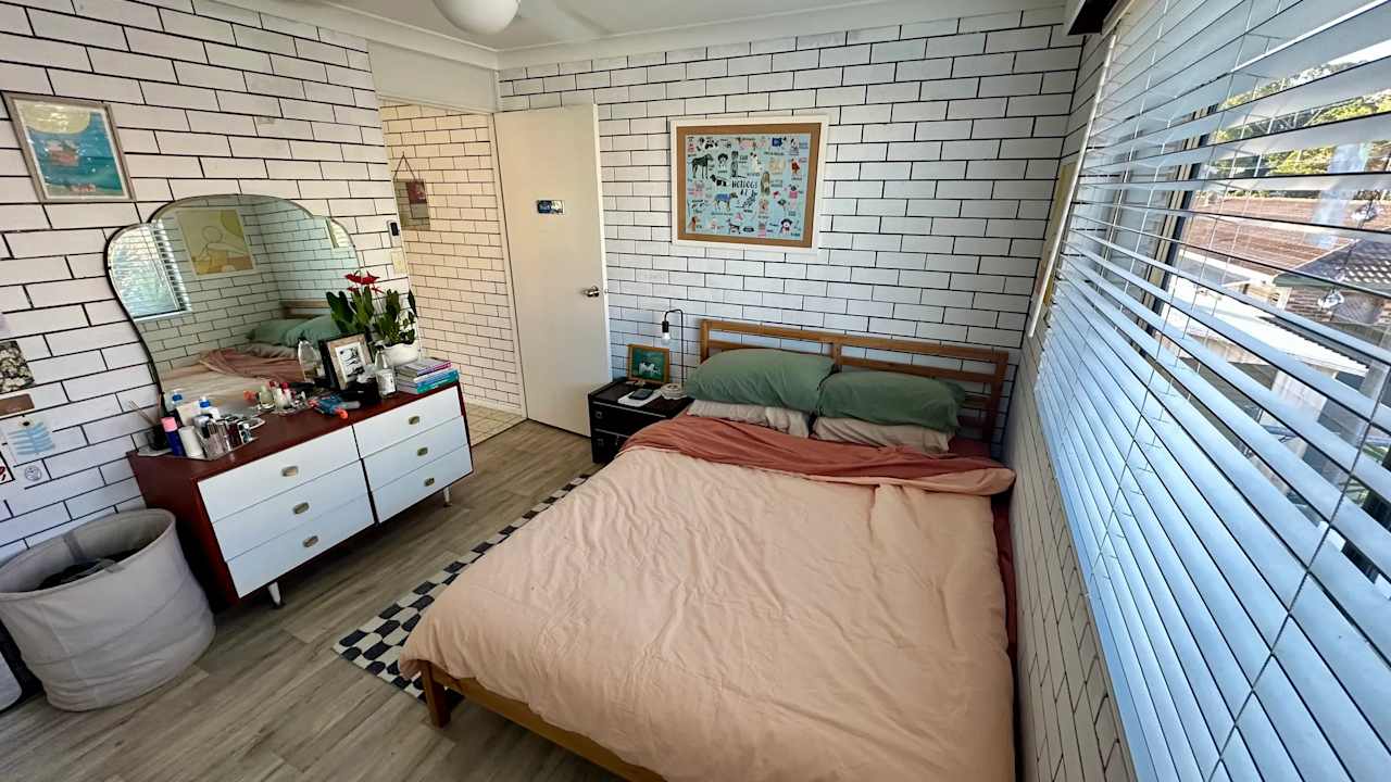 Unfurnished room in a flatshare