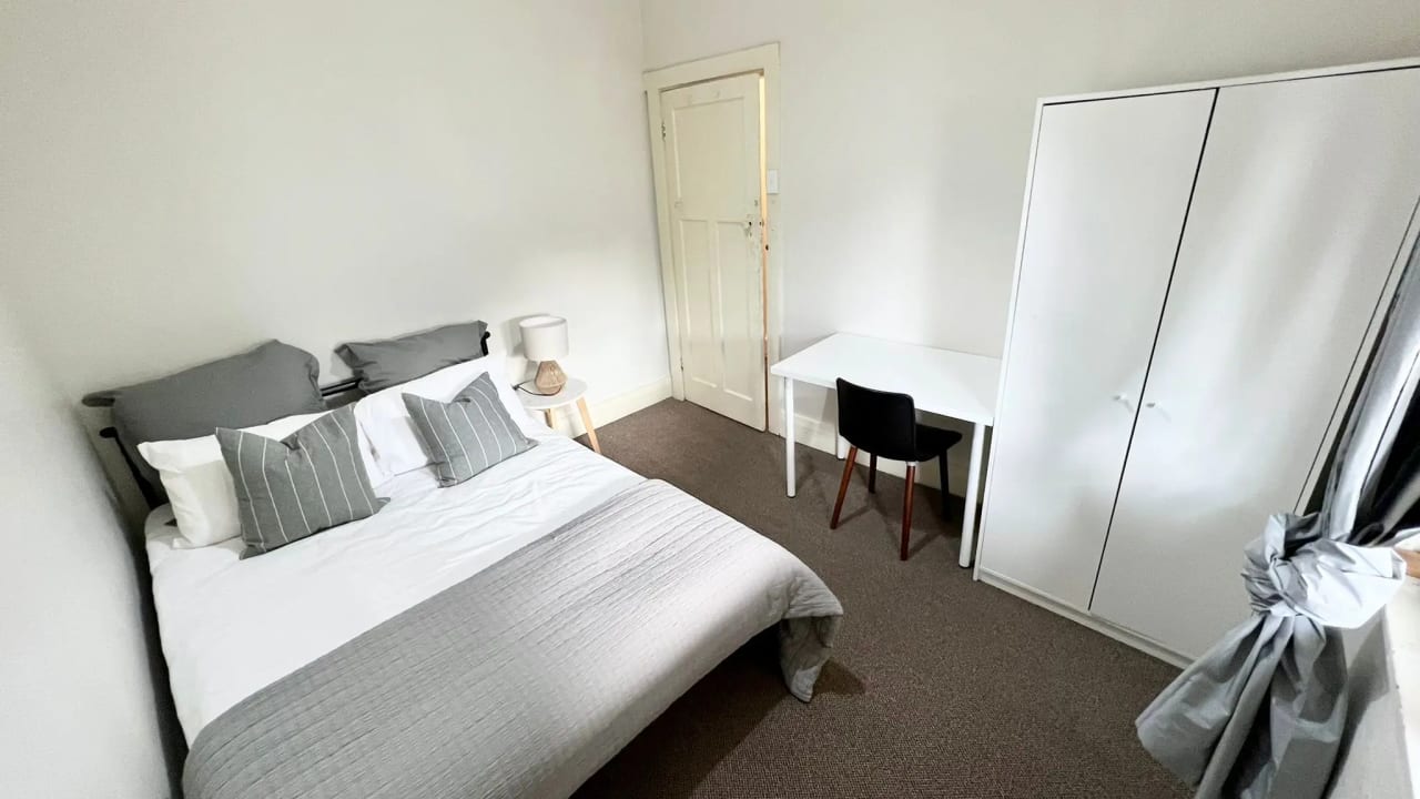 Room in a share house