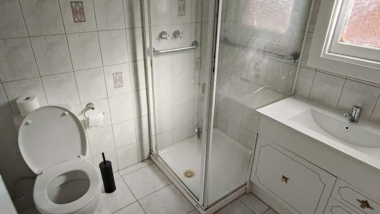 Room with ensuite in a share house