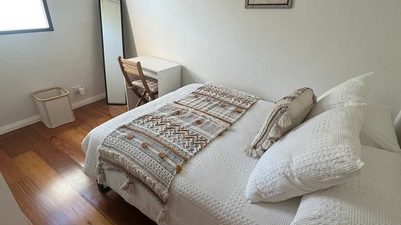 Furnished room in a flatshare