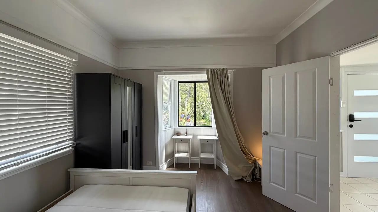 Furnished room in a share house