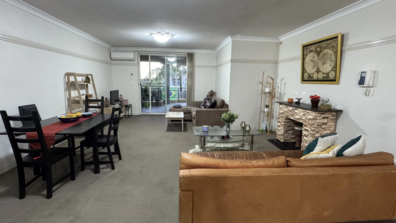 Unfurnished room in a flatshare