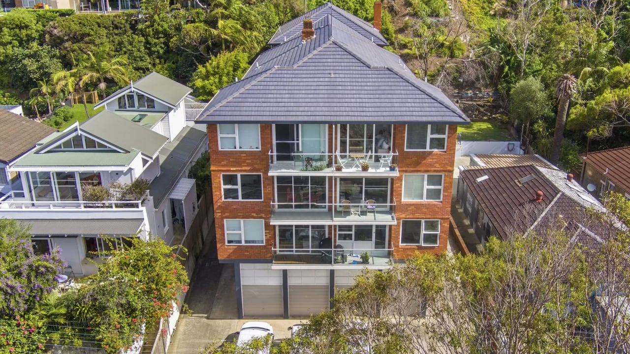 Furnished room in a flatshare