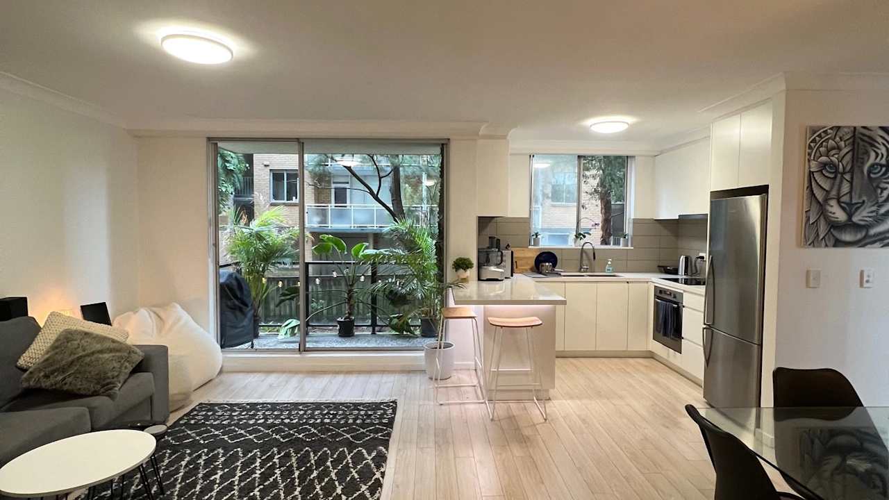 Furnished room in a flatshare