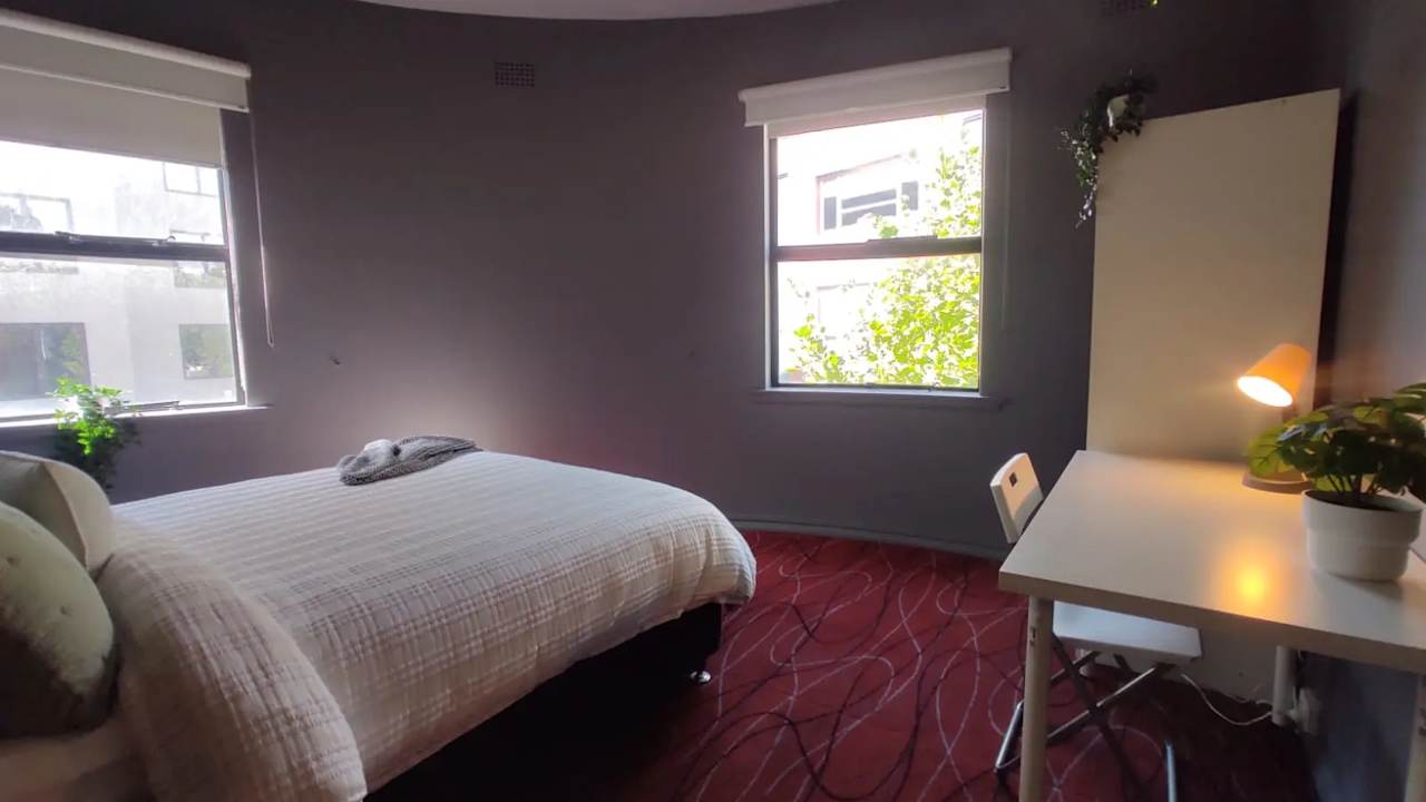 Furnished room in a flatshare