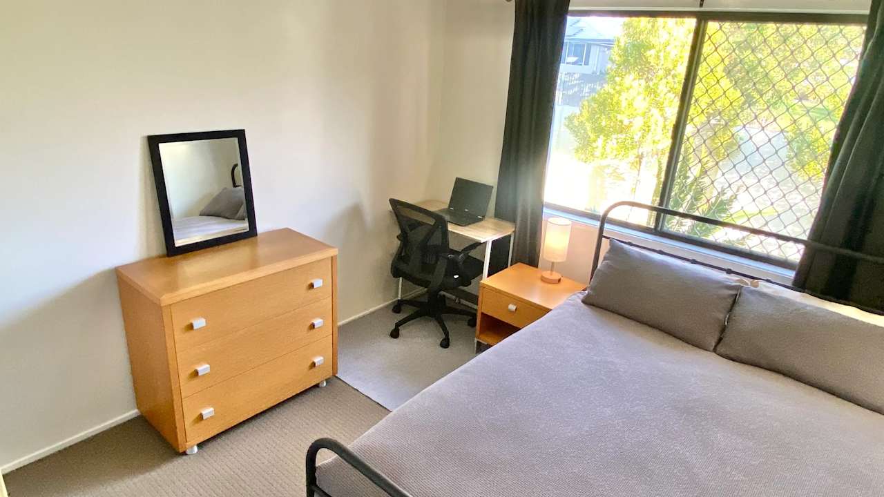 Room in a share house