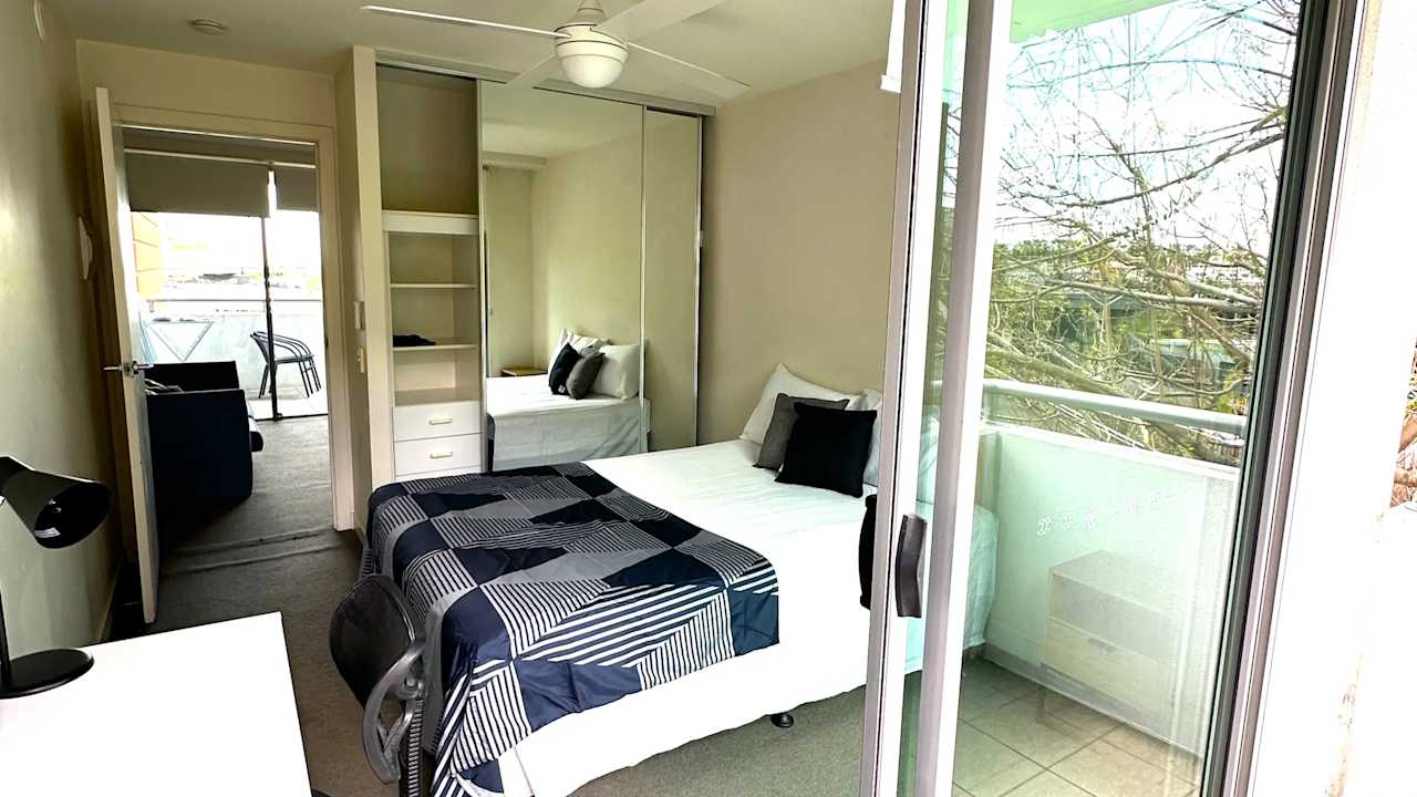 Furnished room in a flatshare