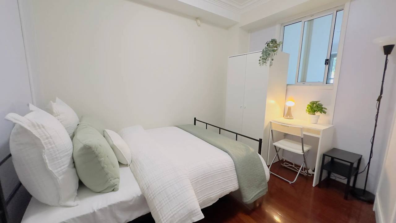 Furnished room in a flatshare