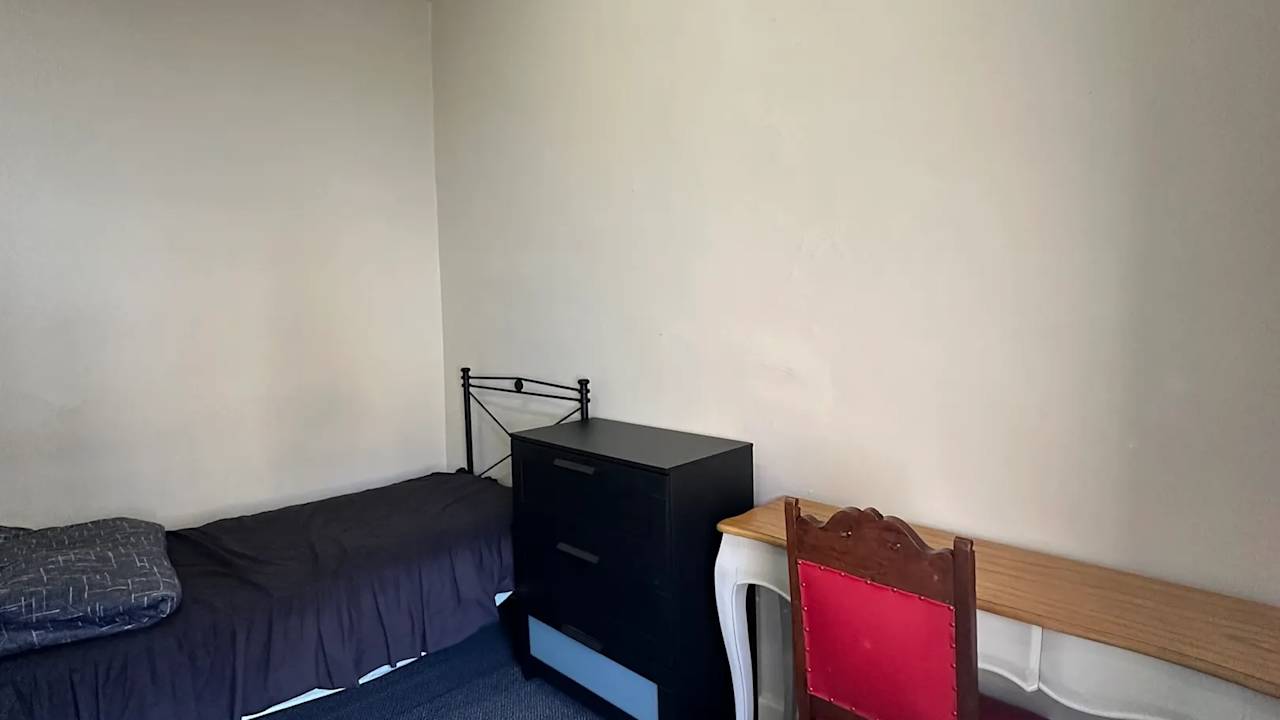 Room in a share house