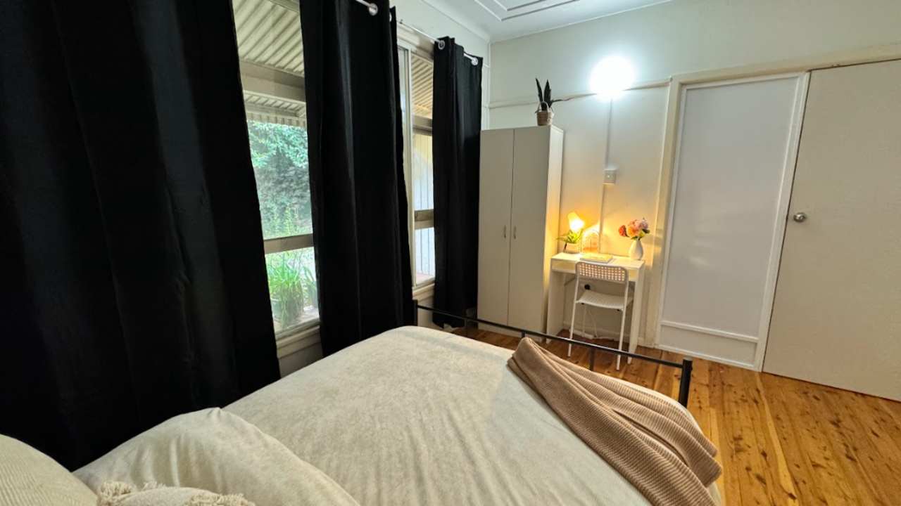 Furnished room in a share house