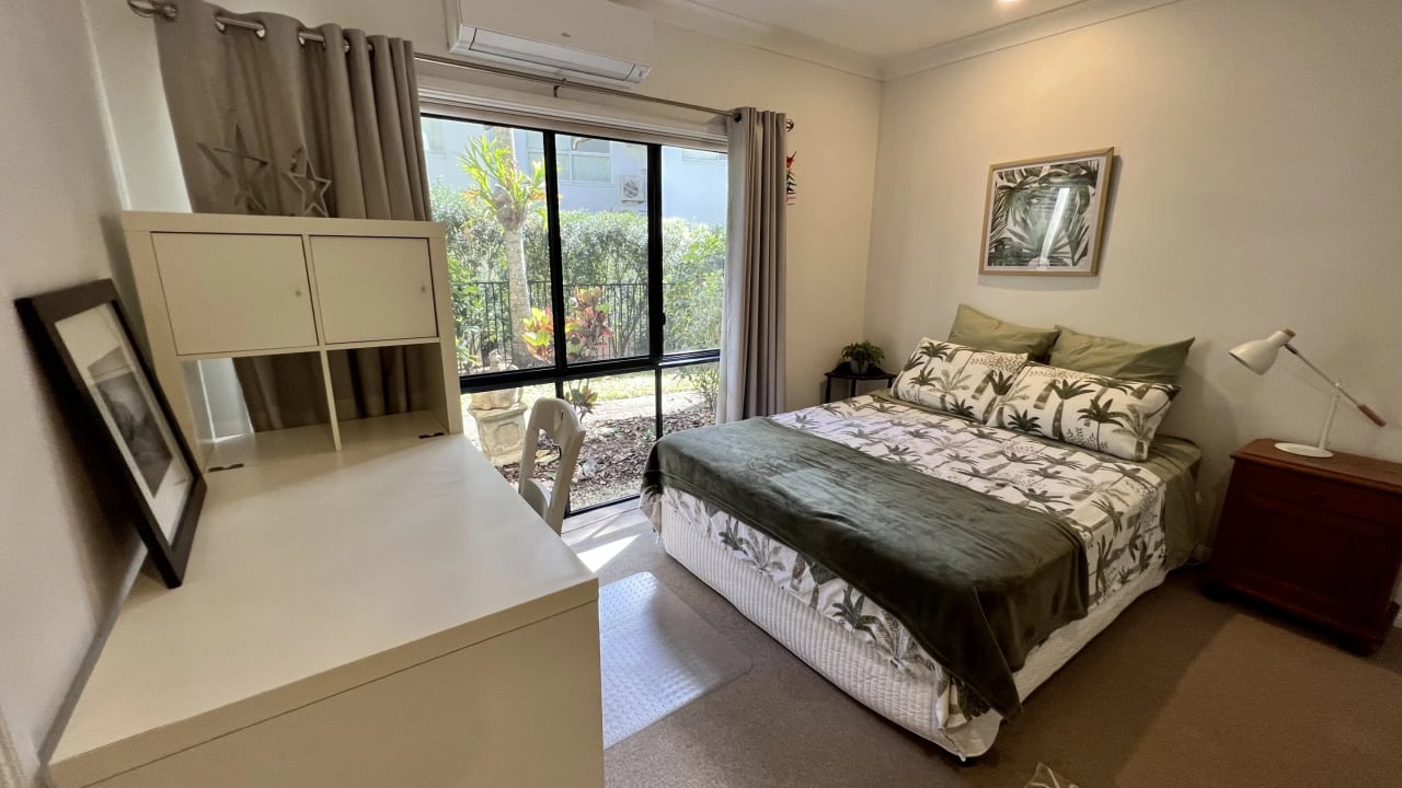 Furnished room in a share house