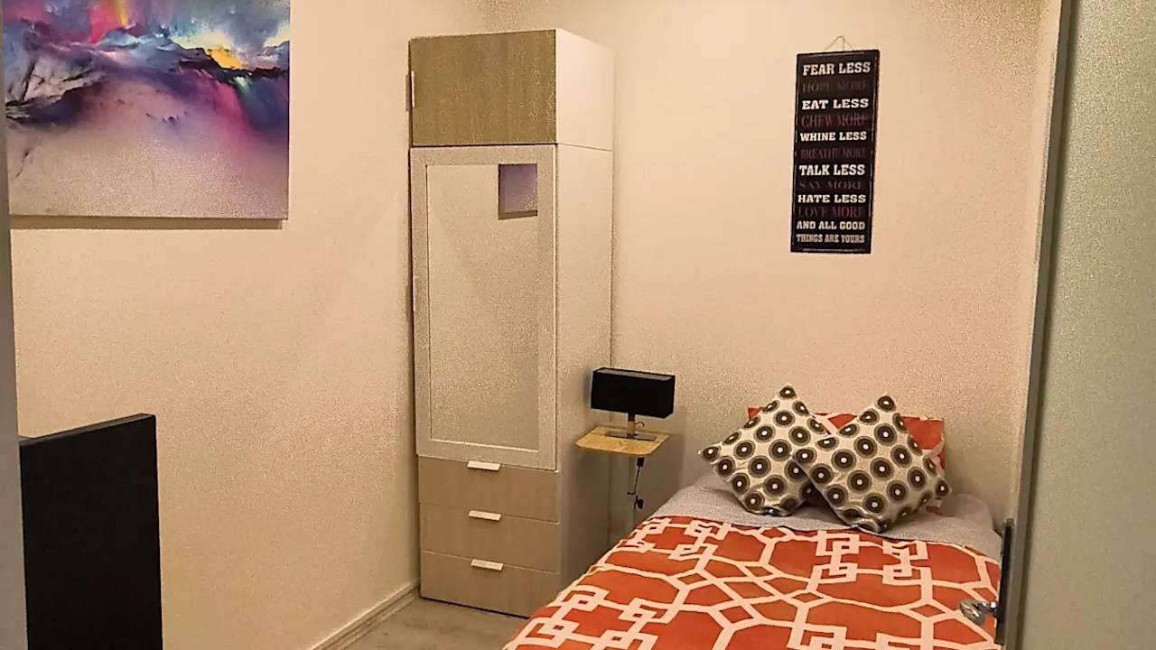Furnished room in a flatshare