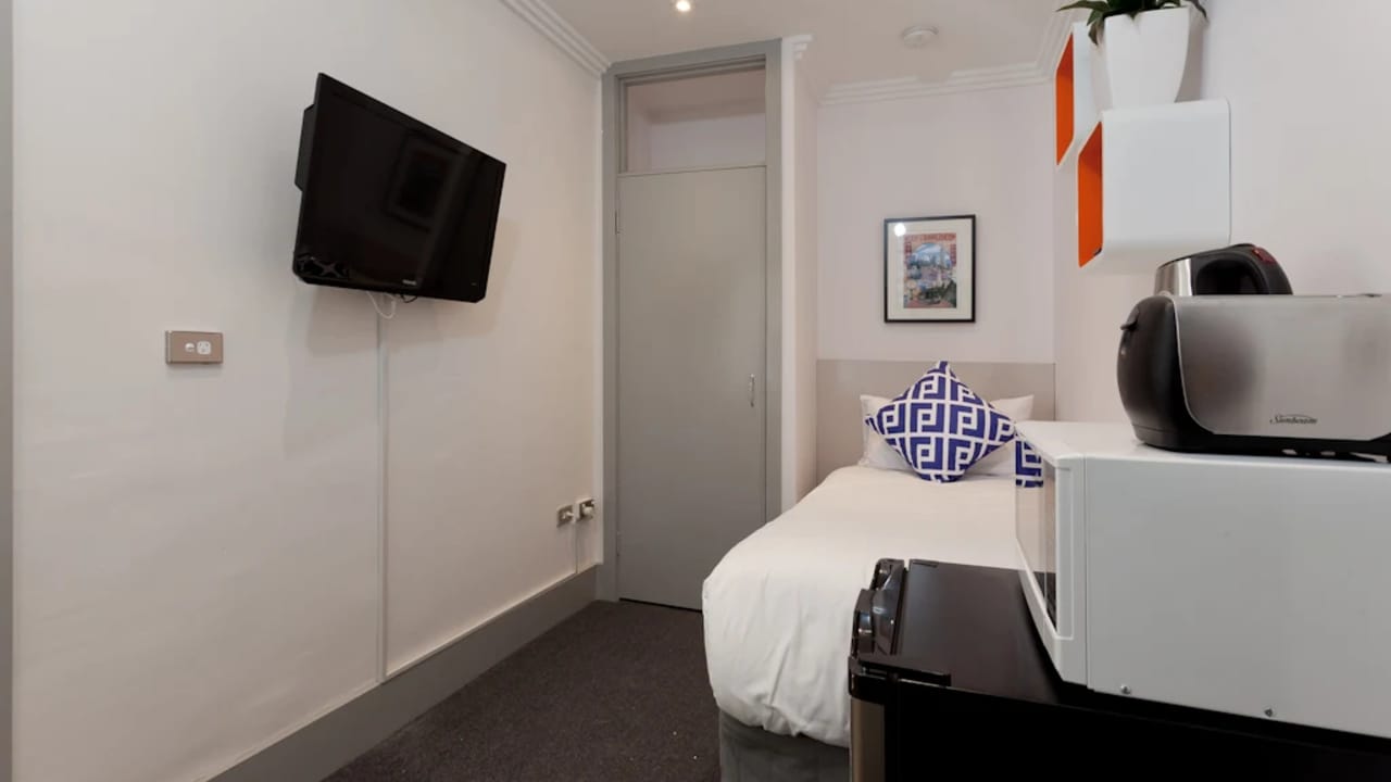Furnished room studio flat for rent