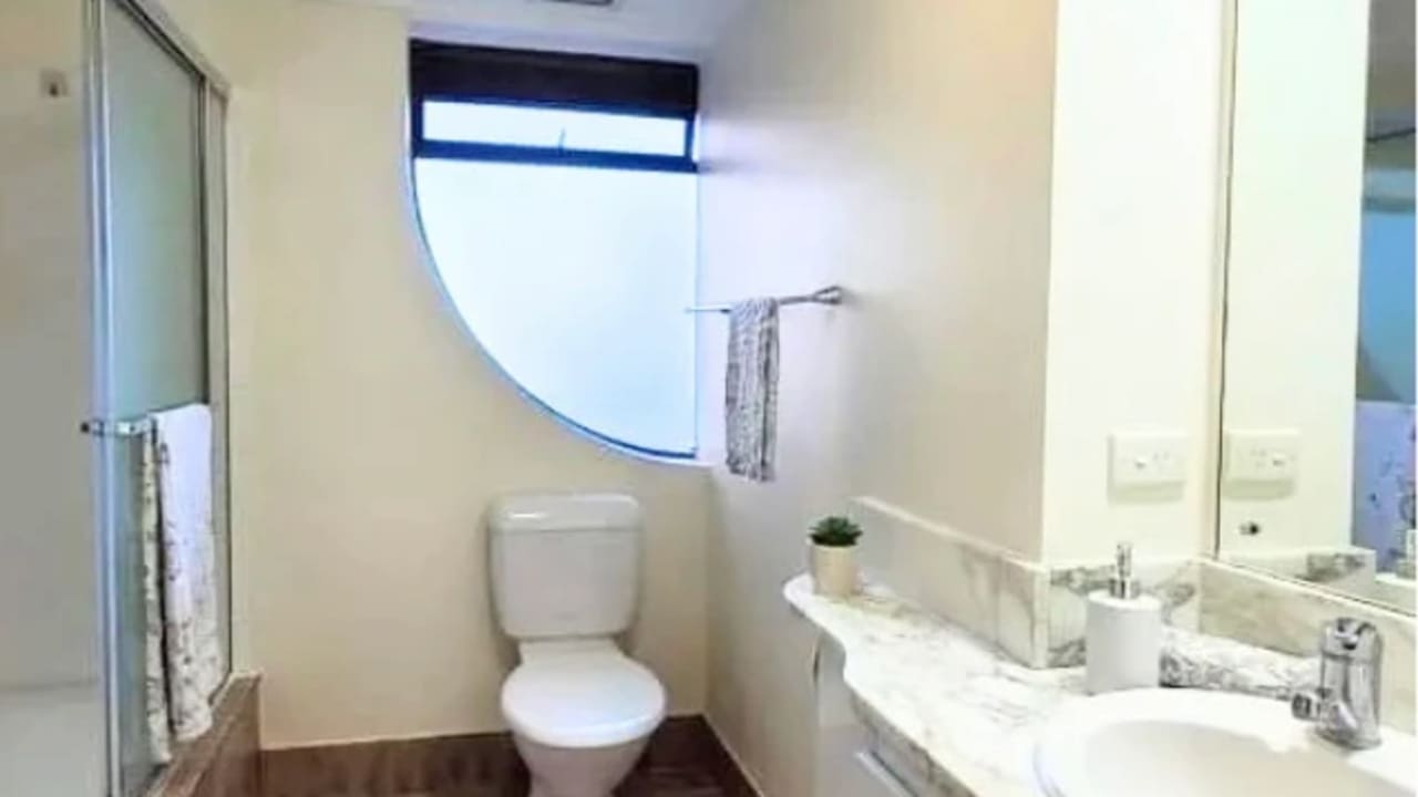 Furnished room with ensuite in a flatshare
