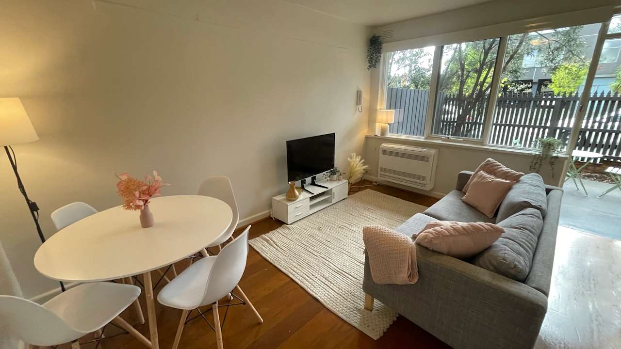 Furnished room in a flatshare