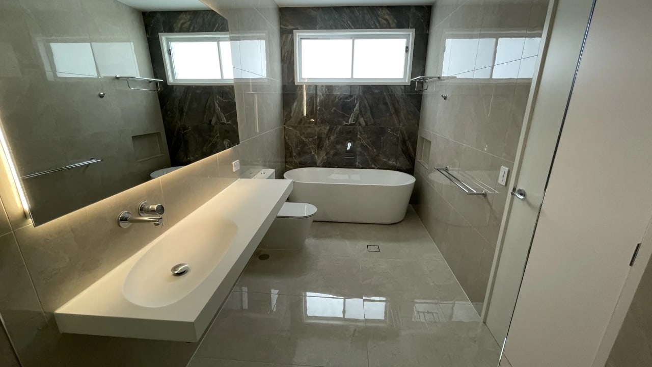 Room with ensuite in a share house