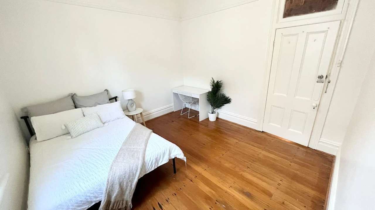 Room in a share house