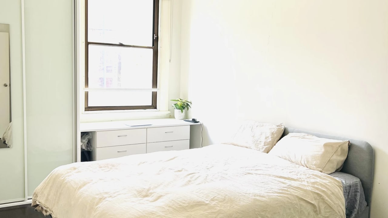 Furnished room in a flatshare