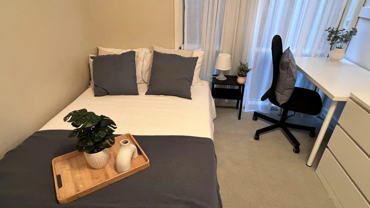 Furnished room in a share house