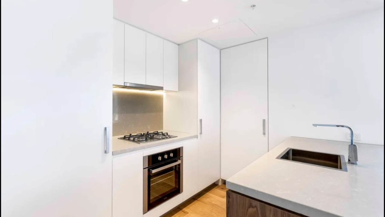 Unfurnished room in a flatshare