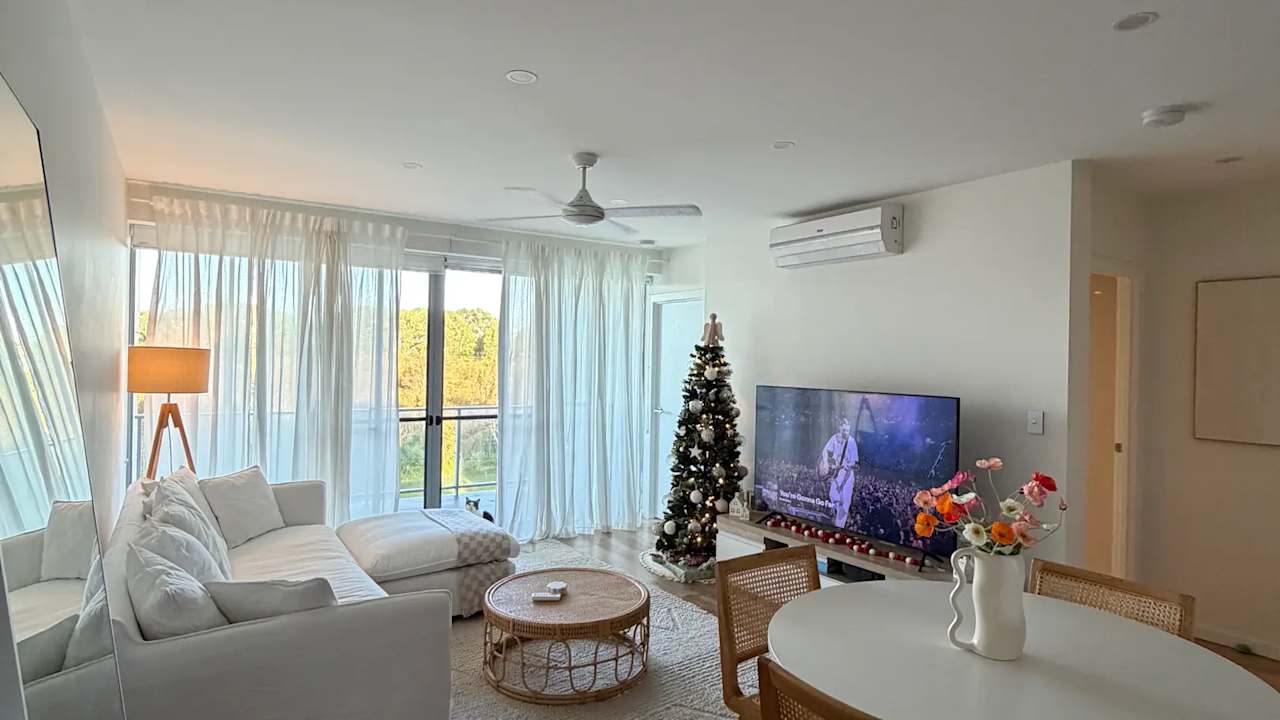 Unfurnished room with own bathroom