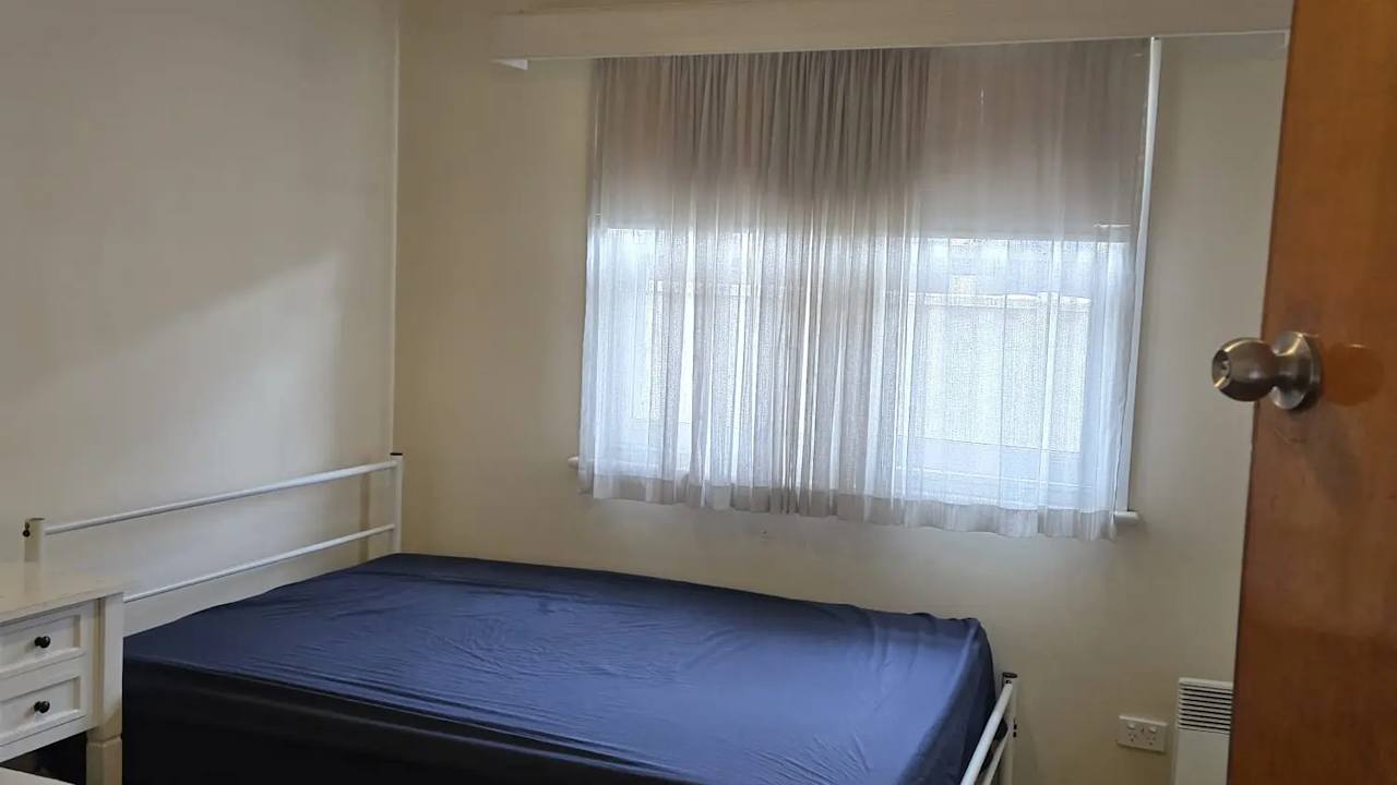 Room in a share house