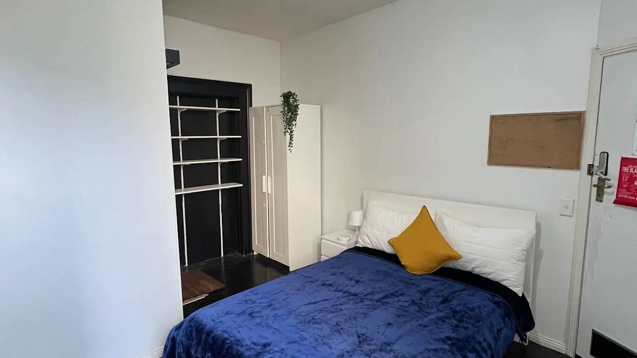 Furnished room studio flat for rent