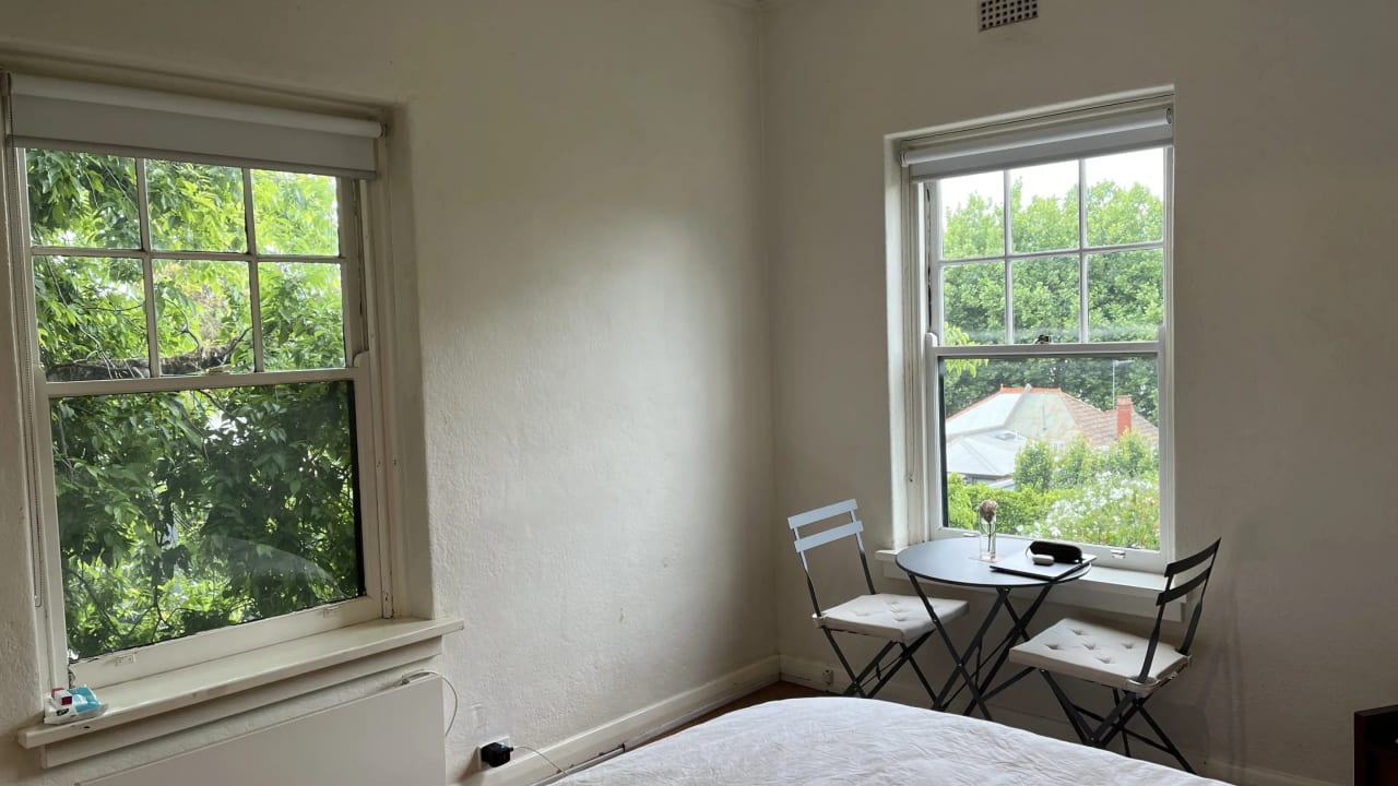 Furnished room in a flatshare