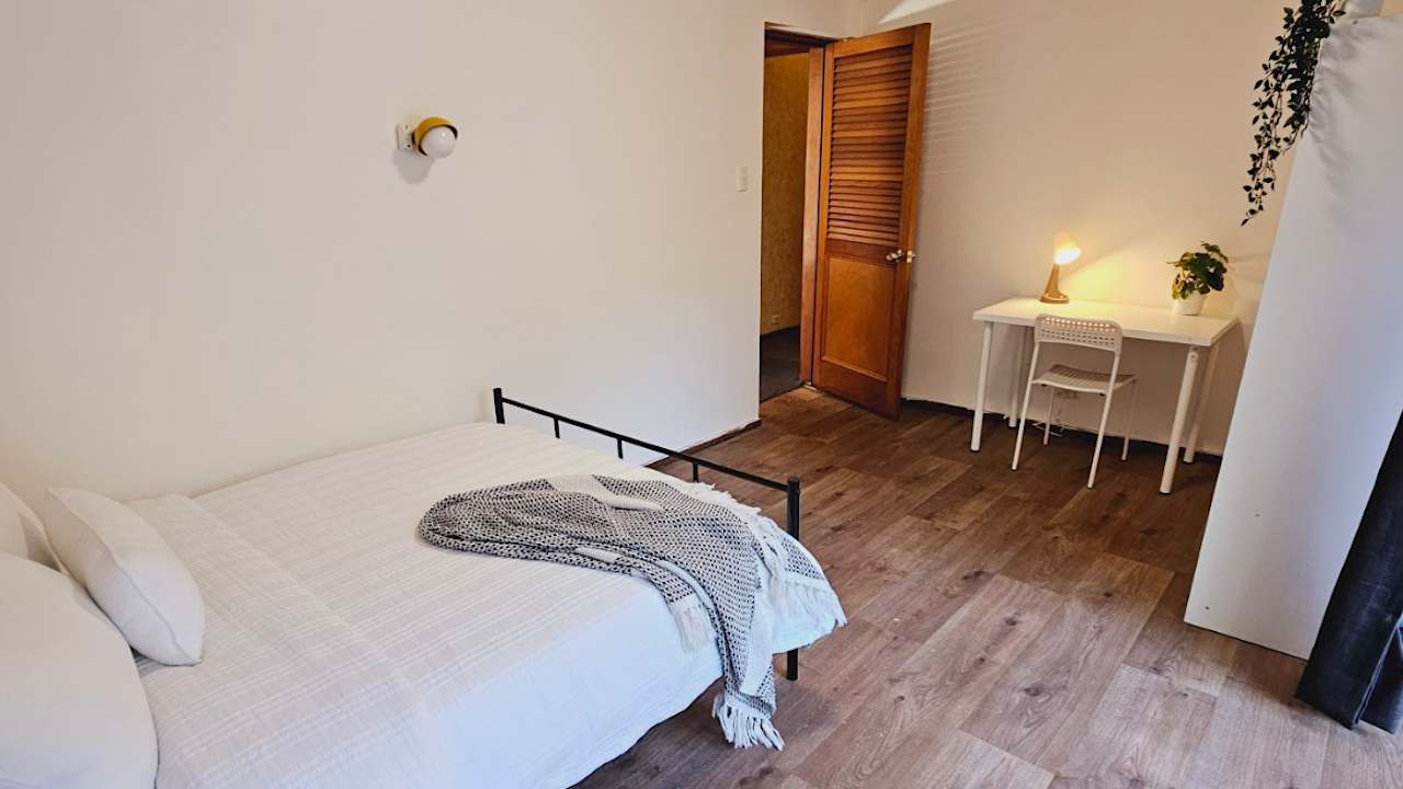 Furnished room in a flatshare