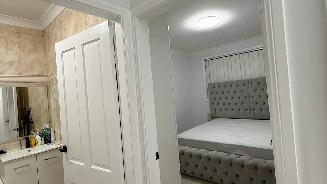 Furnished room in a share house