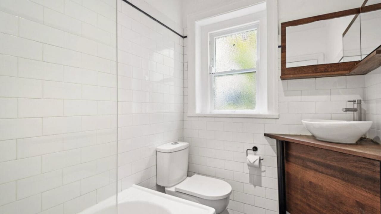 Whole property with 2 rooms for rent