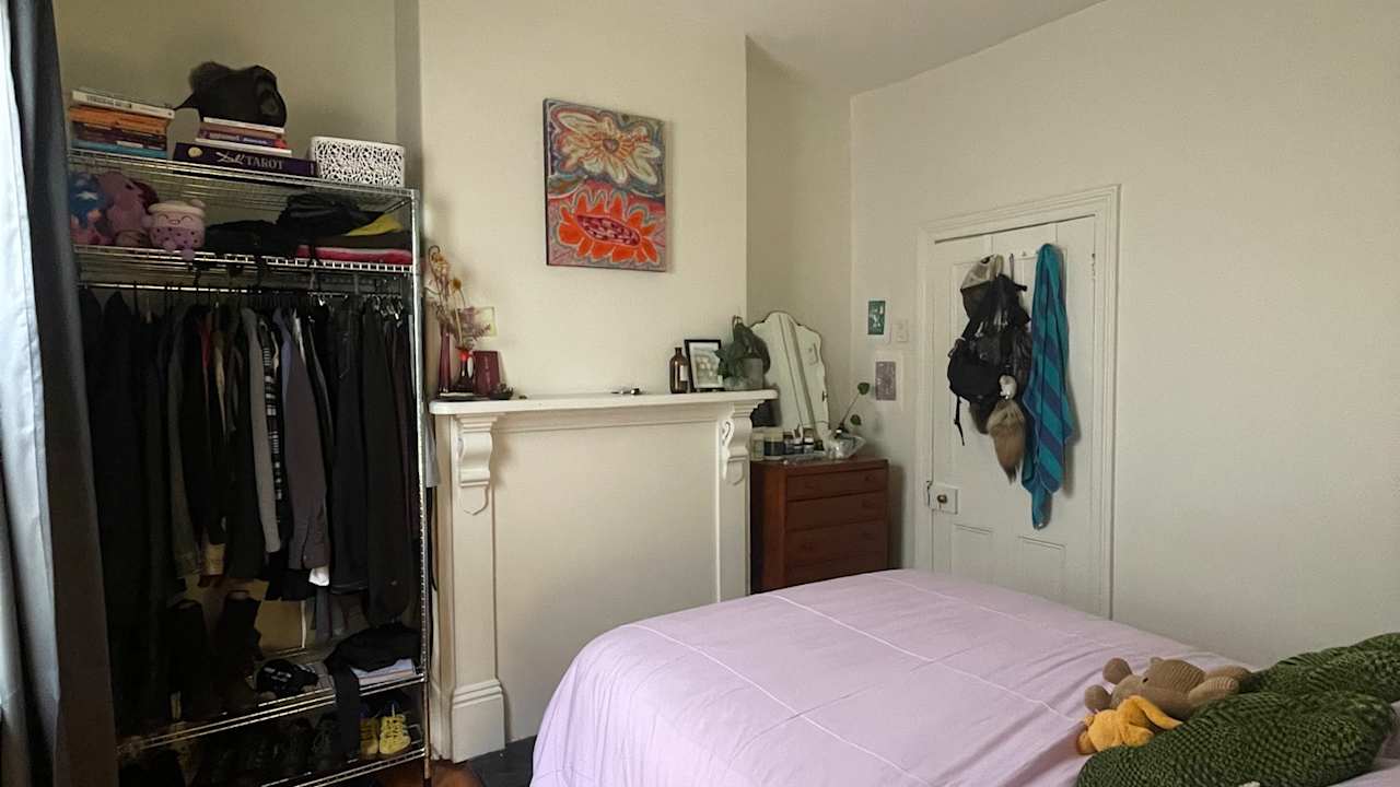Furnished room in a share house
