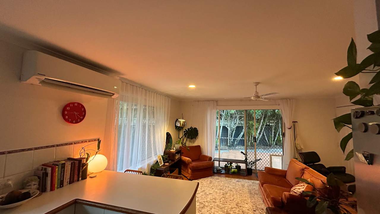 Room in a share house