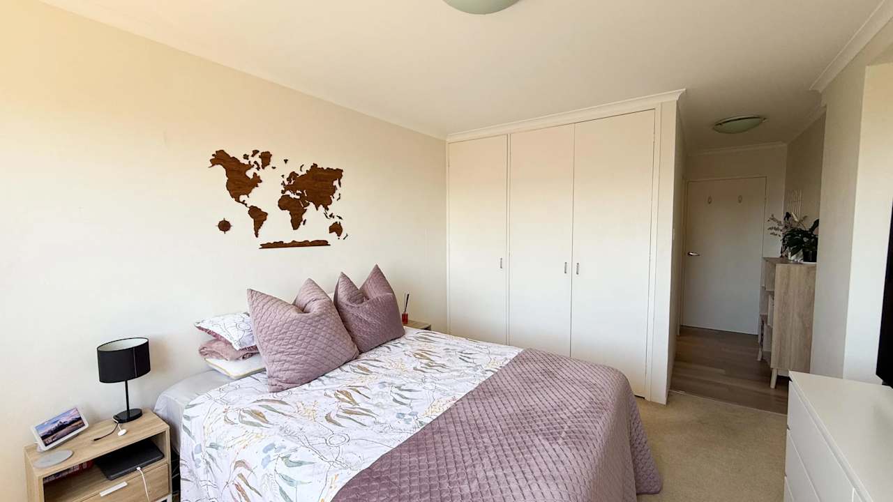 Furnished room with ensuite in a flatshare