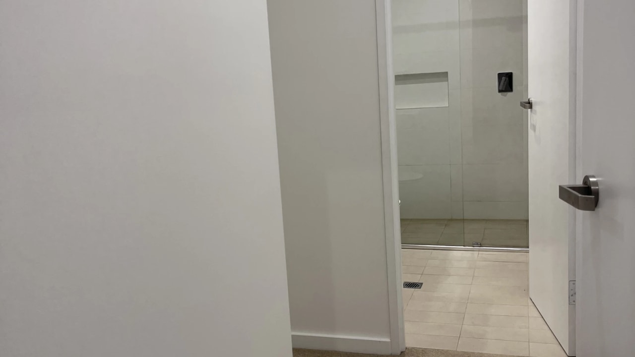 Furnished room with ensuite in a flatshare