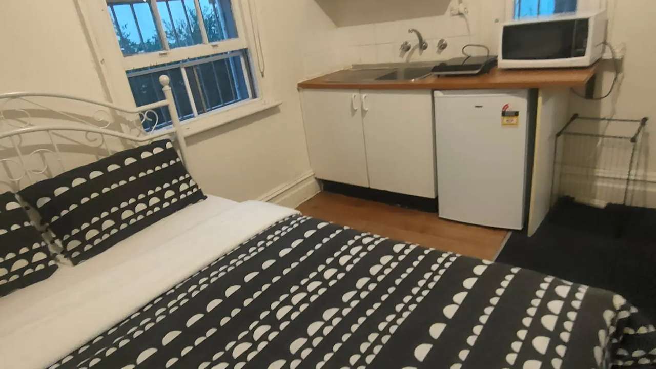 Furnished room in a flatshare