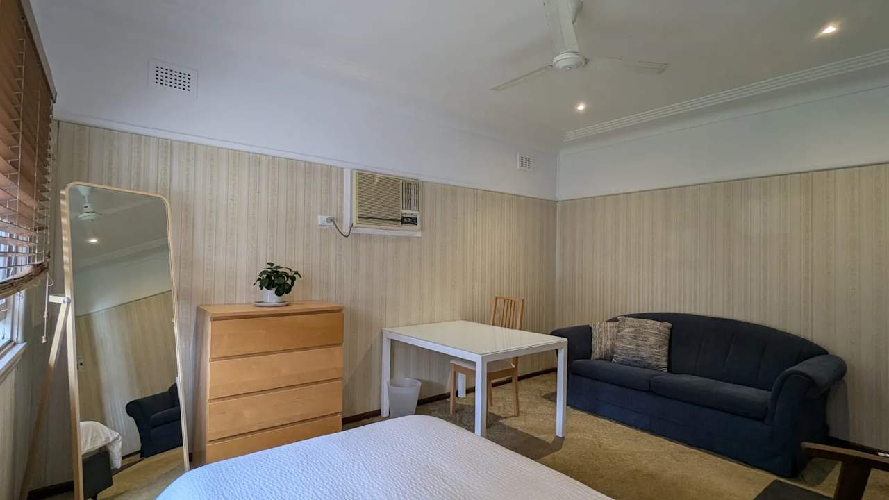 Furnished room in a share house