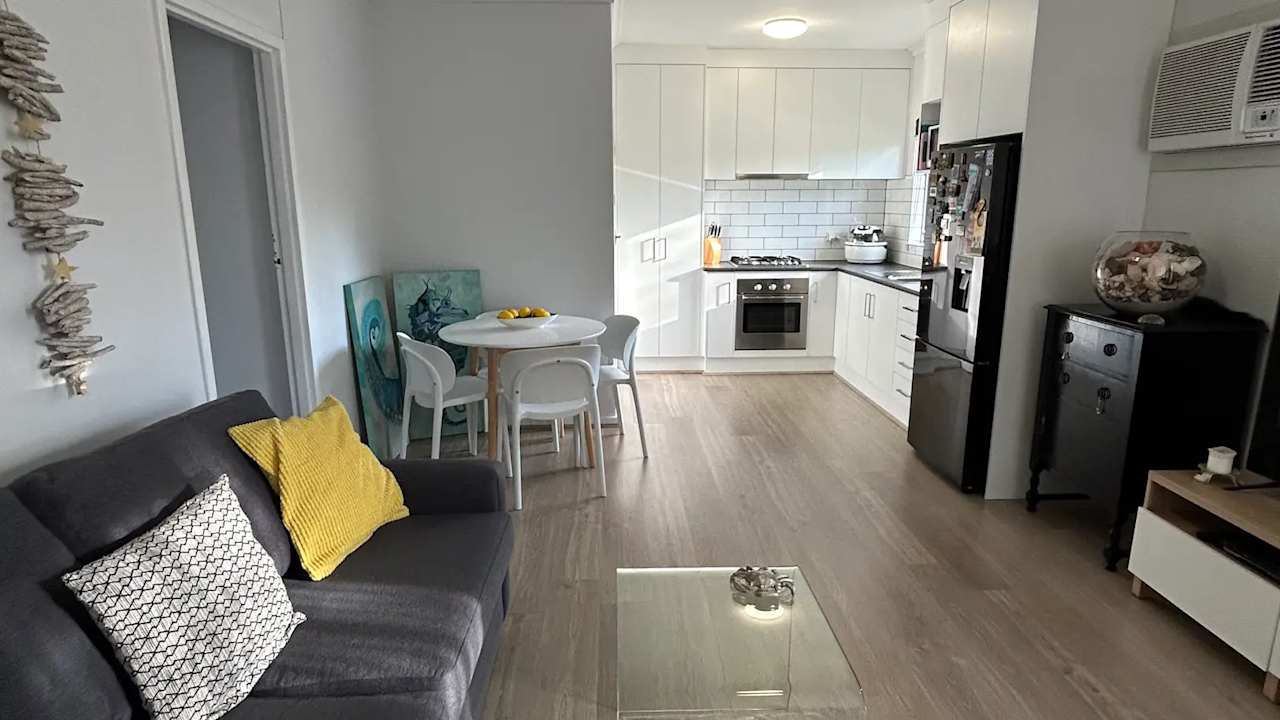 Furnished room in a flatshare