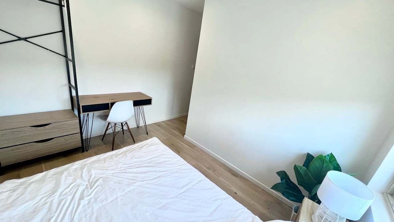 Room in a share house