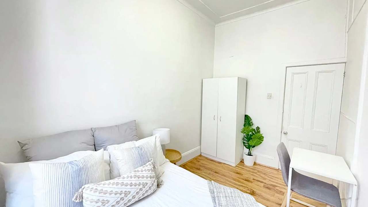 Room in a share house