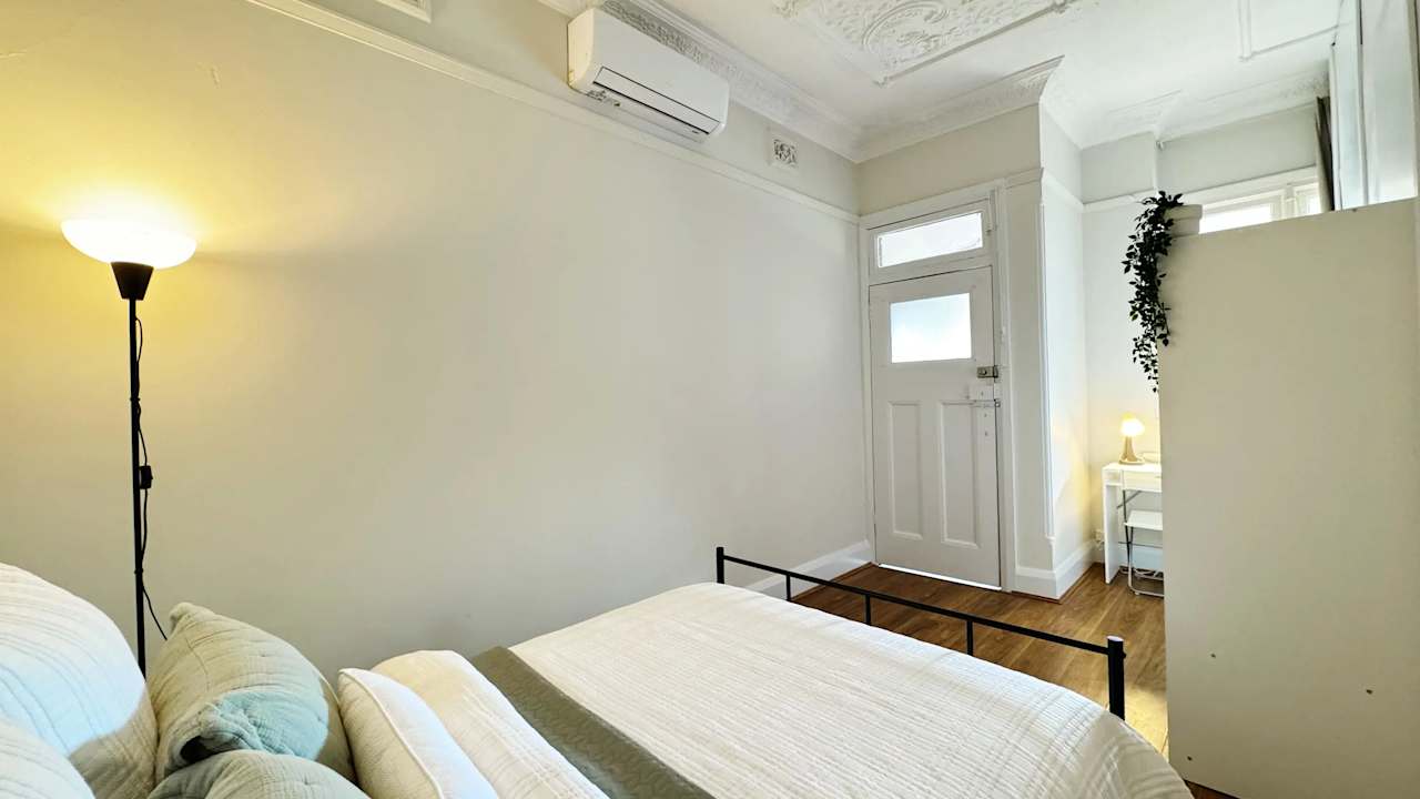 Furnished room in a flatshare