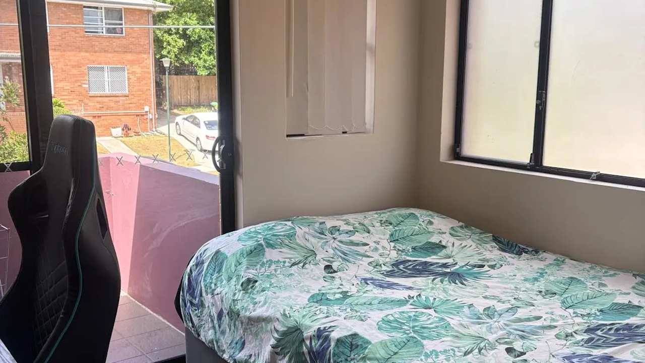 Furnished room in a share house