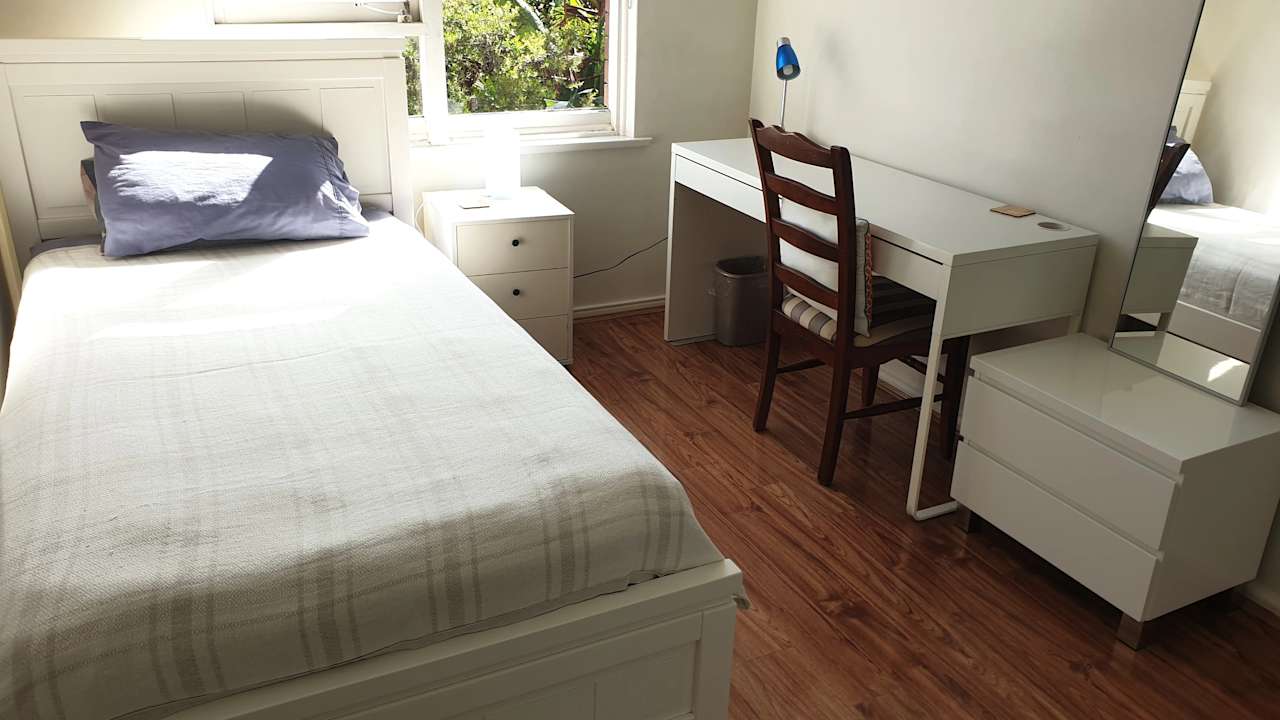 Furnished room in a flatshare