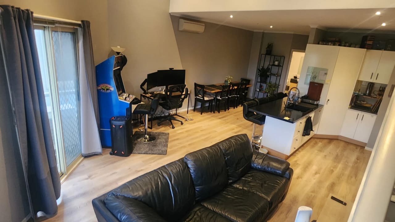 Furnished room with ensuite in a flatshare