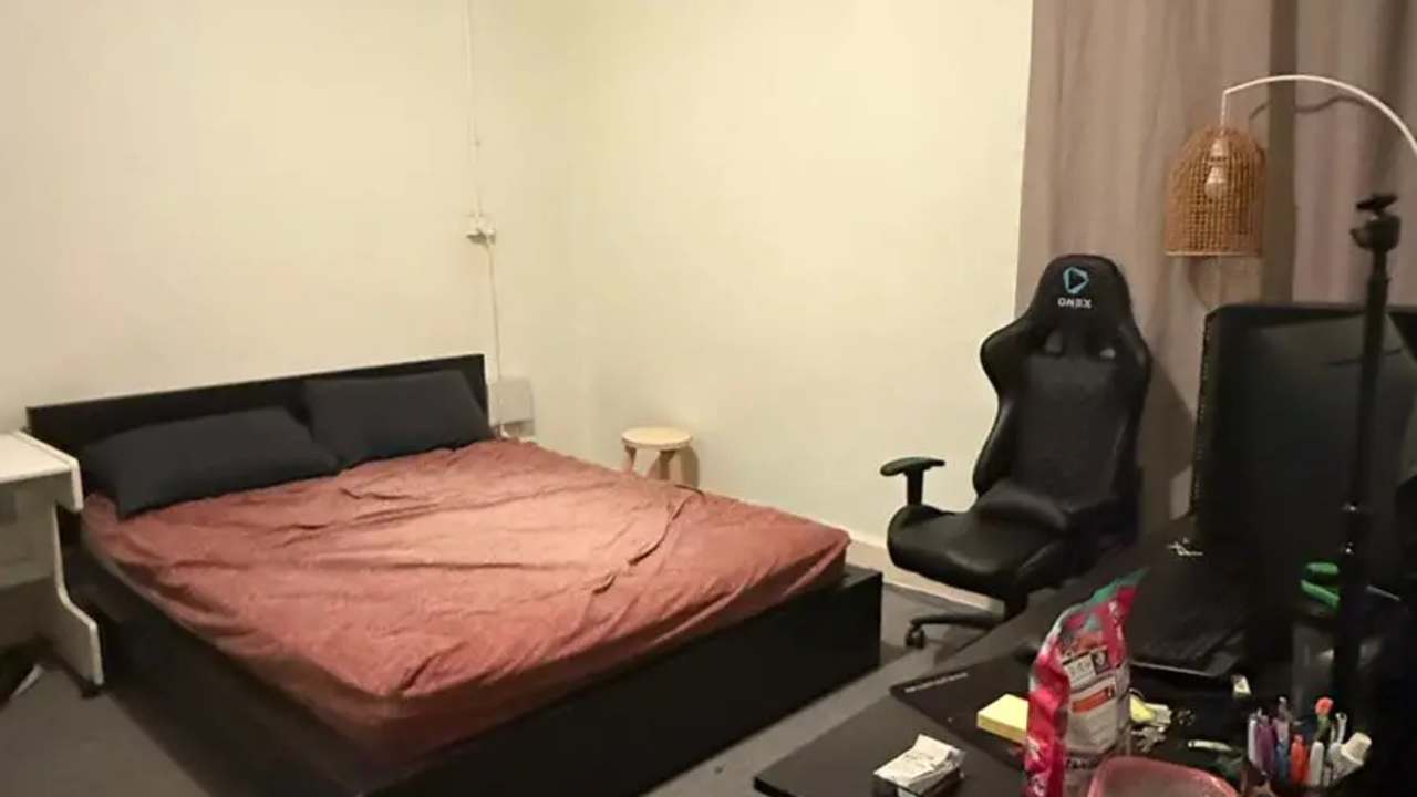 Furnished room in a share house