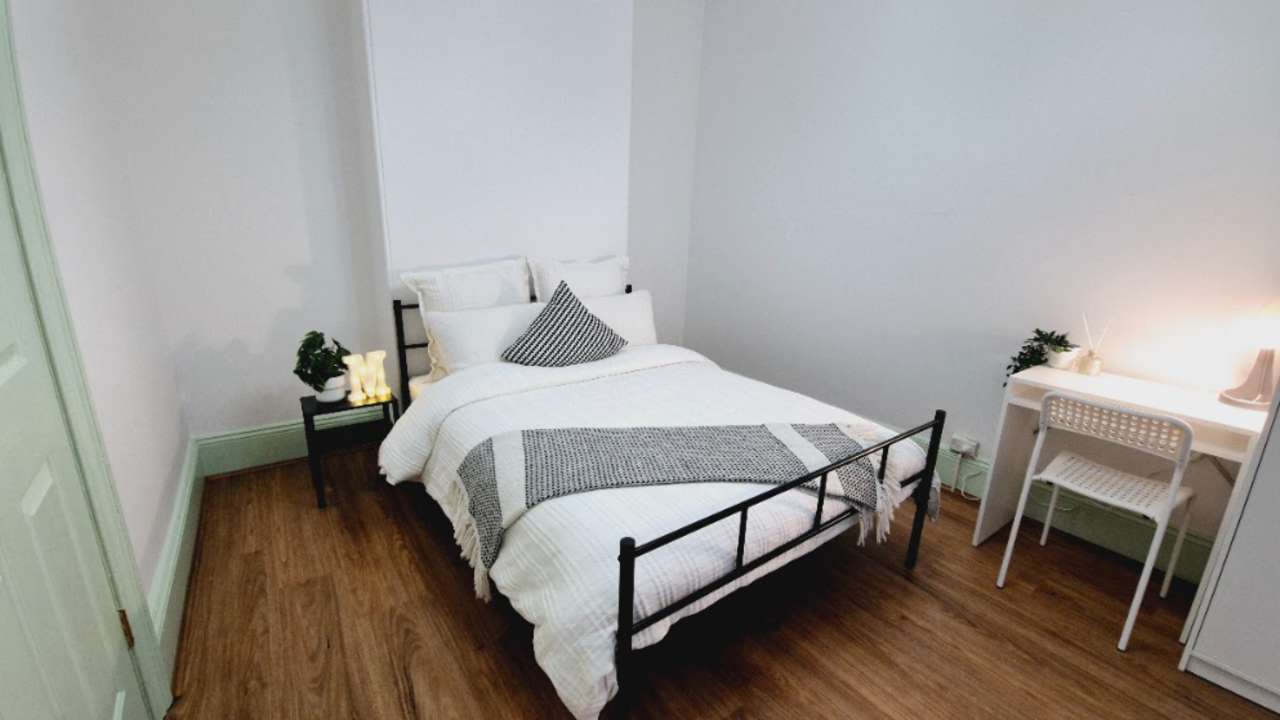 Furnished room in a flatshare