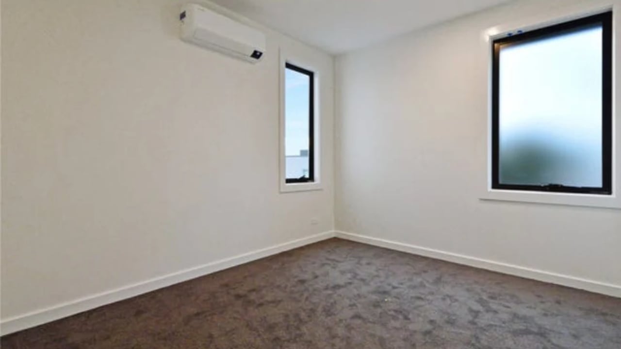 Unfurnished room with own bathroom