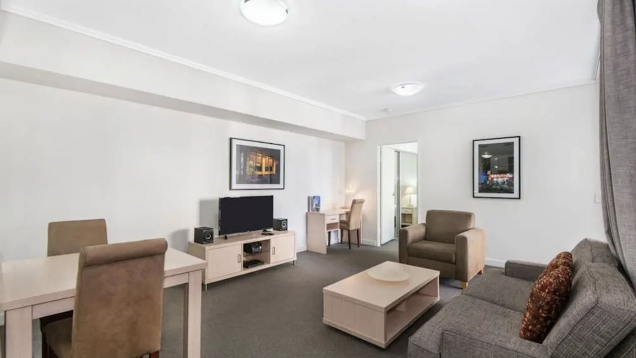 Furnished room with ensuite in a flatshare